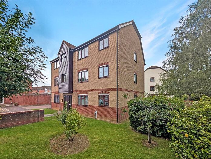 2 Bedroom Flat To Rent In California Close, Highwoods, Colchester, CO4