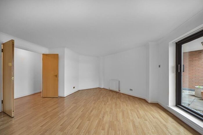 1 Bedroom Flat For Sale In Free Trade Wharf, Wapping, London, E1W