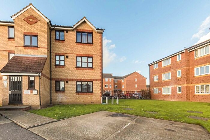 2 Bedroom Flat To Rent In Redford Close, Feltham, TW13