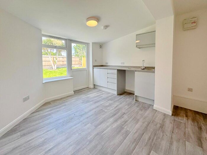 Studio To Rent In Brook Road, Poole, Dorset, BH12