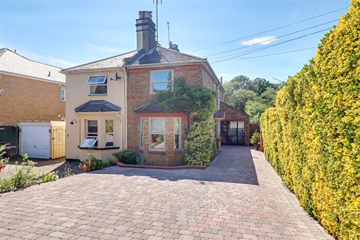 3 Bedroom Cottage For Sale In Rayleigh Road, Benfleet, Essex, SS7