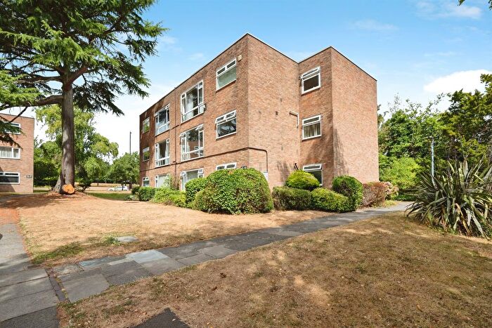 2 Bedroom Flat For Sale In Sheepmoor Close, Harborne, Birmingham, B17