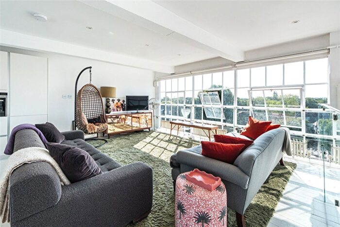 2 Bedroom Flat To Rent In Church Street, London, W4