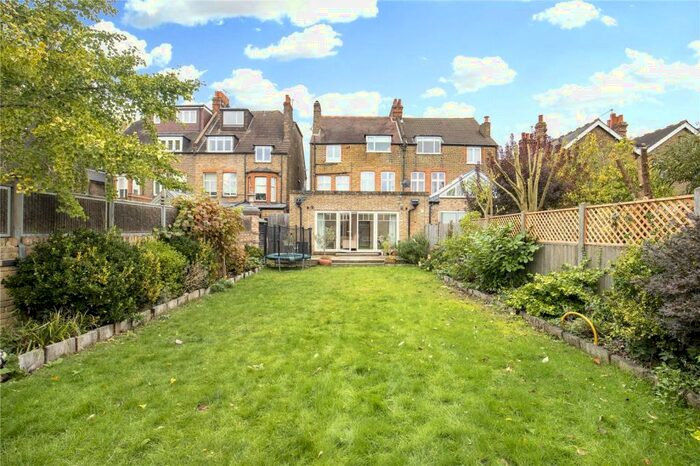 3 Bedroom Flat To Rent In Palewell Park, Mortlake, London, SW14