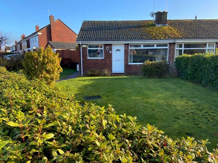 2 Bedroom Bungalow To Rent In Eastgate Road, Holmes Chapel, Crewe, CW4