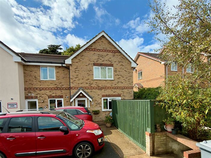 2 Bedroom Flat For Sale In Freshwater, Isle Of Wight, PO40
