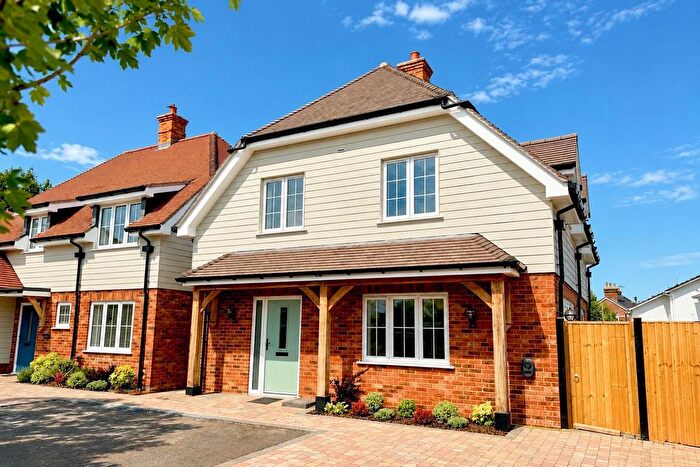 3 Bedroom Detached House For Sale In Highfield Road, Ringwood, BH24