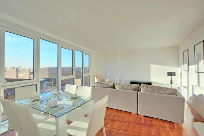 3 Bedroom Flat To Rent In John Donne Way, Prime Place, Greenwich, London, SE10