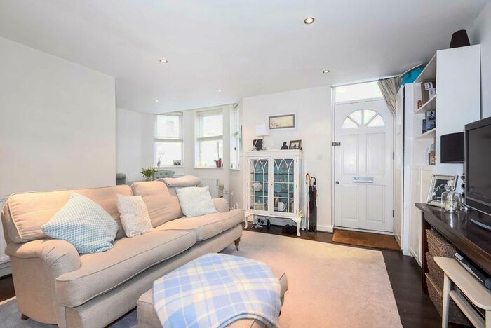 2 Bedroom Flat To Rent In Sunnyhill Road, London, SW16