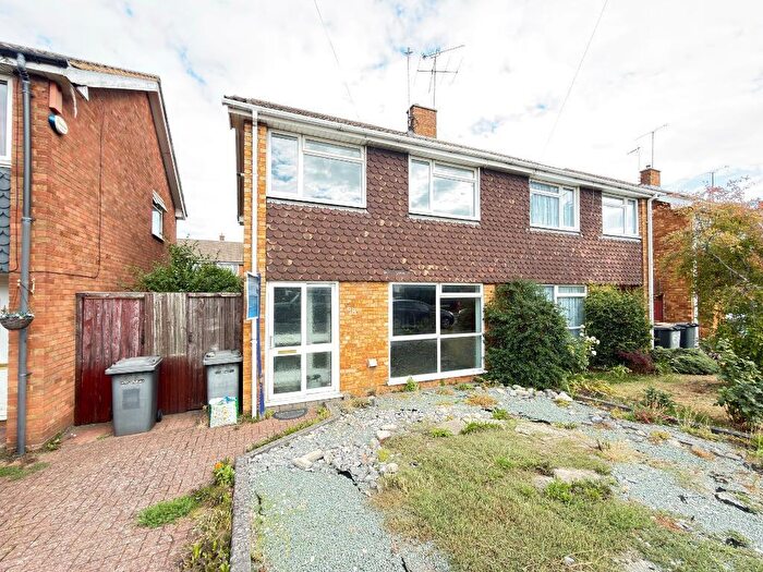 3 Bedroom Semi-Detached House For Sale In Toddington Road, Leagrave, Luton, Bedtfordshire, LU4
