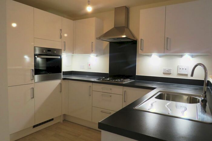 3 Bedroom Semi-Detached House To Rent In Penda Road, Buckingham, MK18