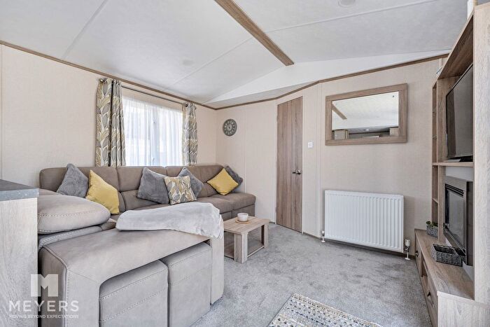 2 Bedroom Mobile/park Home For Sale In Durdle Door Holiday Park, West Lulworth, BH20 - Photo 8