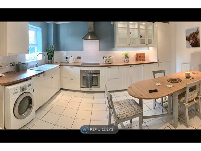 2 Bedroom Flat To Rent In Connaught Road, Reading, RG30