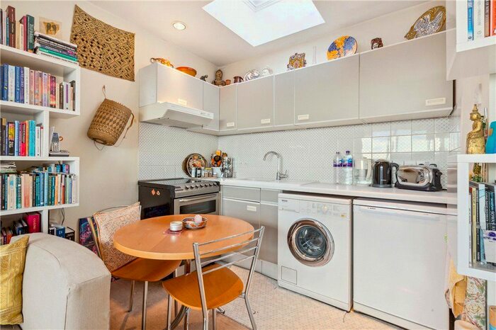 2 Bedroom Flat For Sale In Eardley Crescent, London, SW5