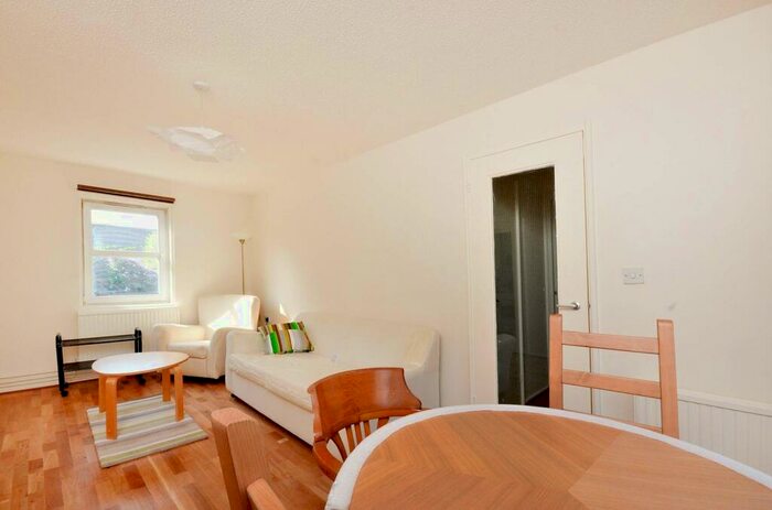 1 Bedroom Flat To Rent In John Roll Way, Bermondsey, London, SE16