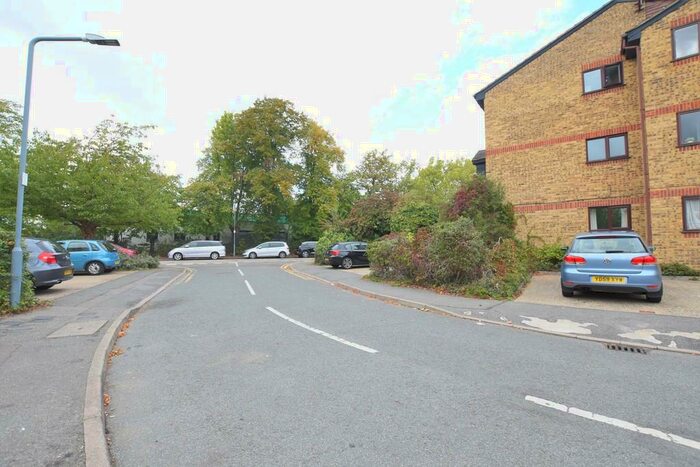 Studio To Rent In Blacksmith Close Chadwell Heath, RM6