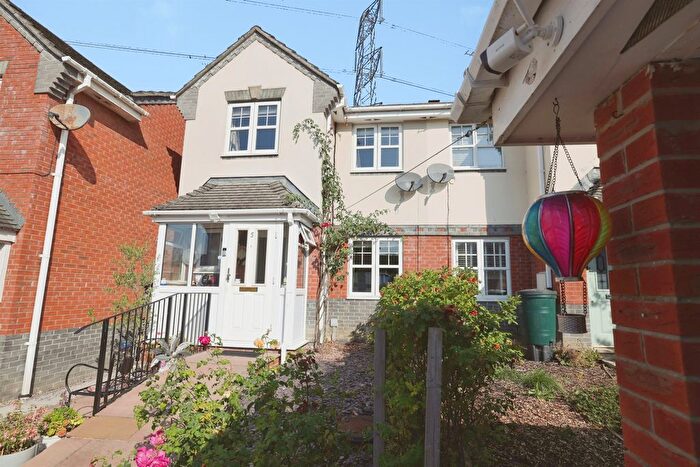 3 Bedroom Semi-Detached House For Sale In Hares Patch, Chippenham, SN14