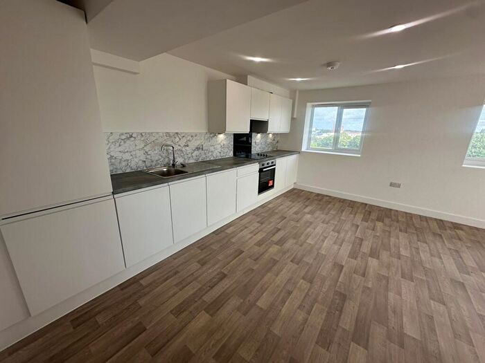 2 Bedroom Apartment To Rent In The Lighthouse, L20