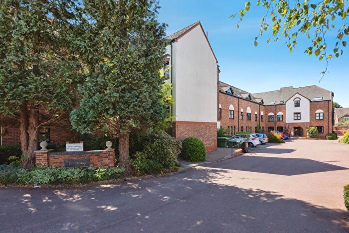 1 Bedroom Flat For Sale In Lenten Street, Alton, Hampshire, GU34