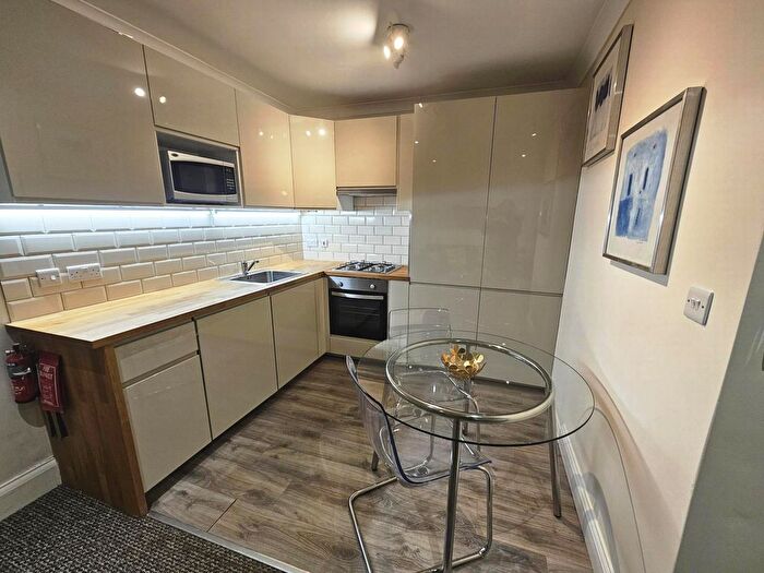 1 Bedroom Flat To Rent In Deans Lane, Edgware, HA8