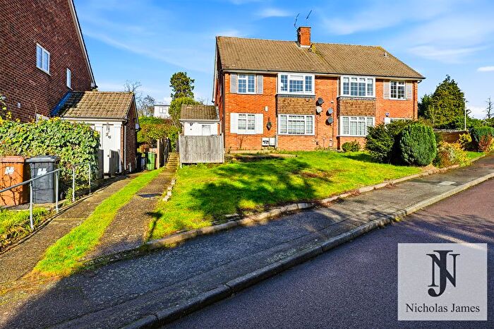 2 Bedroom Flat For Sale In Sandringham Road, Potters Bar, EN6