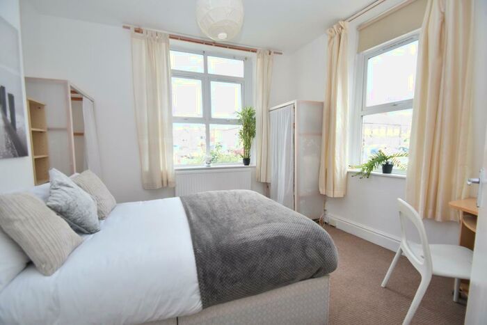 1 Bedroom Flat To Rent In Harriet Street, Cathays, Cardiff, CF24