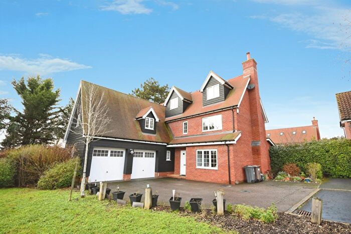 5 Bedroom Detached House For Sale In Dogrose Close, Chelmsford, CM1