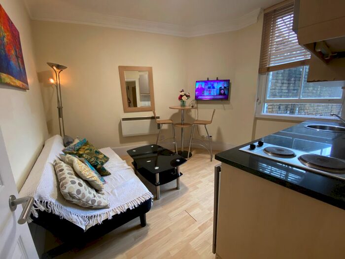 1 Bedroom Flat To Rent In White Horse, London, W1J