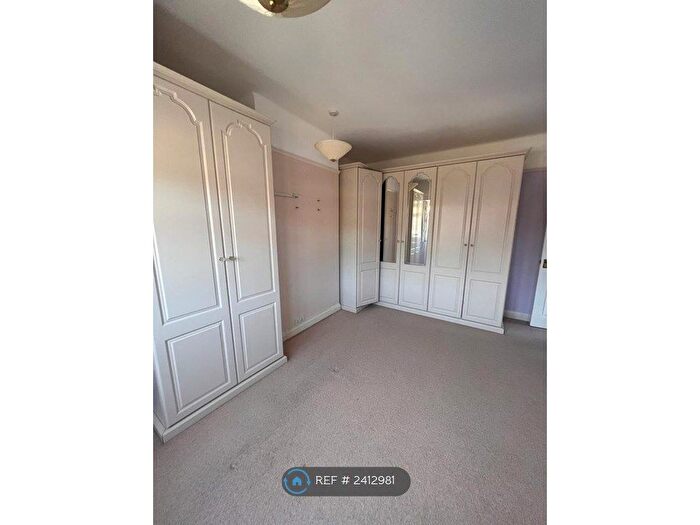 3 Bedroom Semi-Detached House To Rent In Elmbridge Drive, Ruislip, HA4