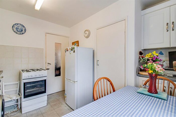 3 Bedroom Terraced House For Sale In Duke Of York Avenue, Wakefield, WF2