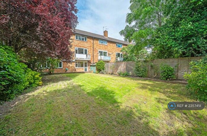 2 Bedroom Flat To Rent In Poplar Walk, London, SE24