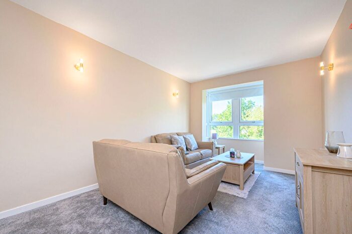 1 Bedroom Flat For Sale In Potters Lane, High Barnet, Barnet, EN5