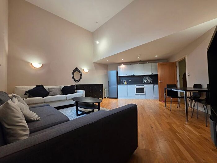2 Bedroom Flat To Rent In Bute Terrace, Cardiff, CF10