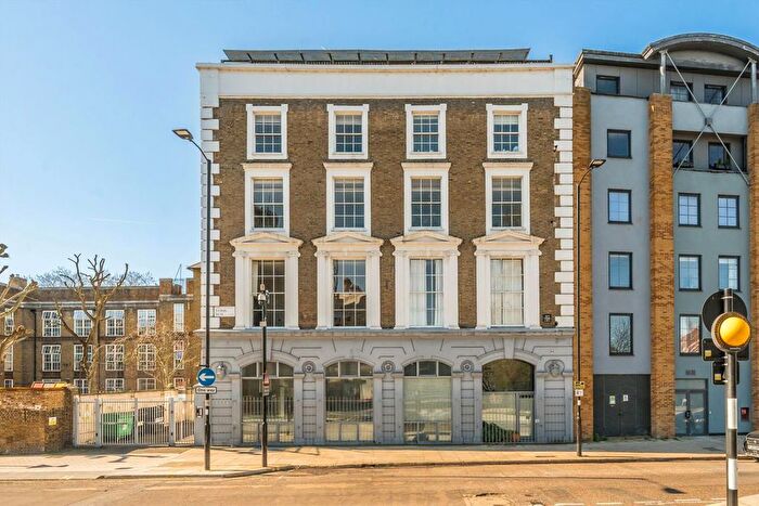 3 Bedroom Maisonette For Sale In York Way, Kentish Town, N7