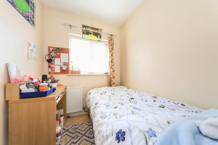 3 Bedroom Semi-Detached House For Sale In Deans Road, Wolverhampton, WV1
