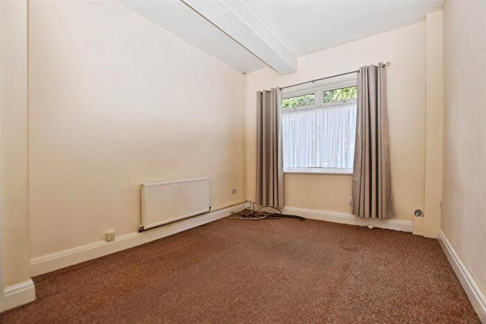 3 Bedroom Terraced House For Sale In Anlaby Road, Hull, HU4