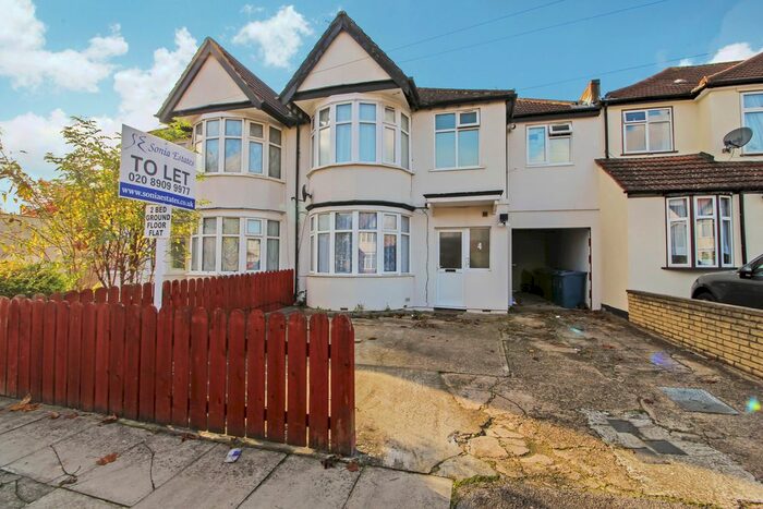 2 Bedroom Maisonette To Rent In Alicia Gardens, Kenton, Harrow HA3