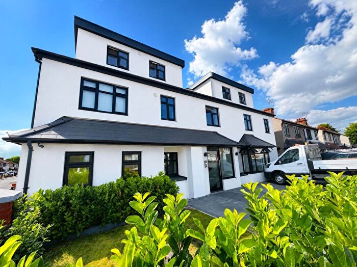 2 Bedroom Flat To Rent In Station Lane, Hornchurch, RM12