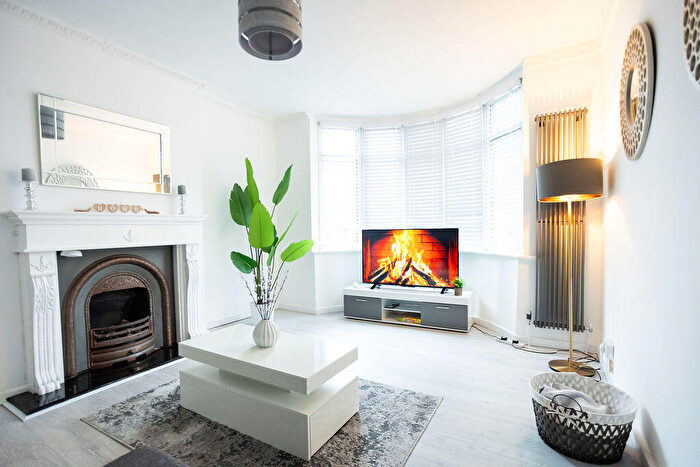 3 Bedroom Detached House For Sale In Western Boulevard, Nottingham, NG8