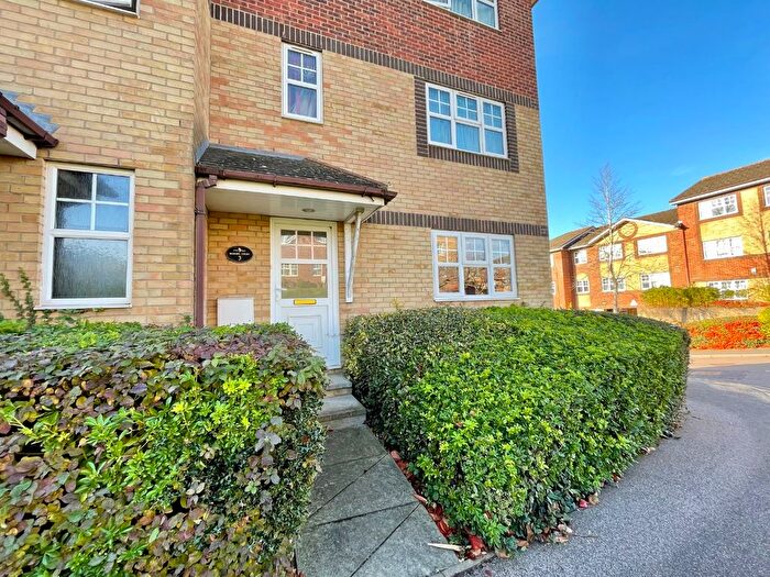 2 Bedroom Maisonette For Sale In Bishop Court, Earls Meade, Luton, Bedfordshire, LU2