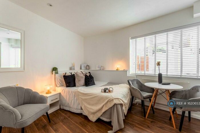 Studio To Rent In Elms Avenue, Eastbourne, BN21