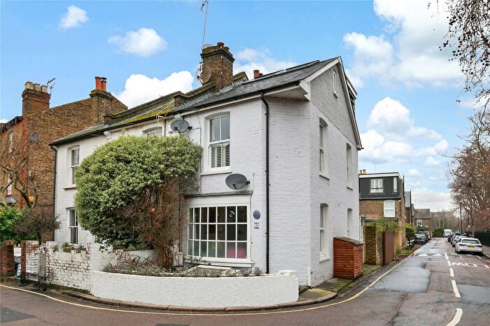 3 Bedroom End Terrace House For Sale In Lion Road, Twickenham, TW1