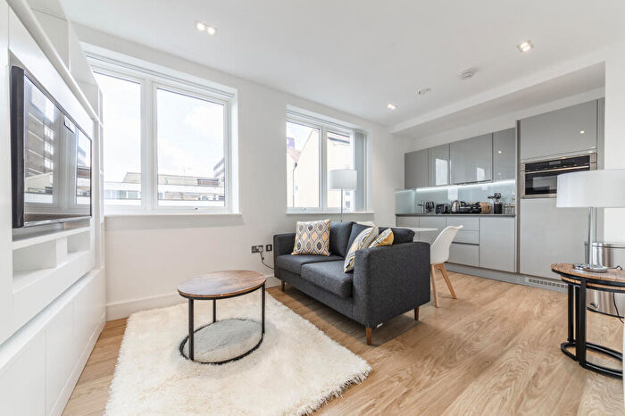 Apartment To Rent In Essex House, Fairfield Road, Brentwood, Essex, CM14