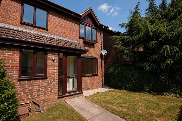 2 Bedroom Town House To Rent In Elmer Mews, Leatherhead, KT22