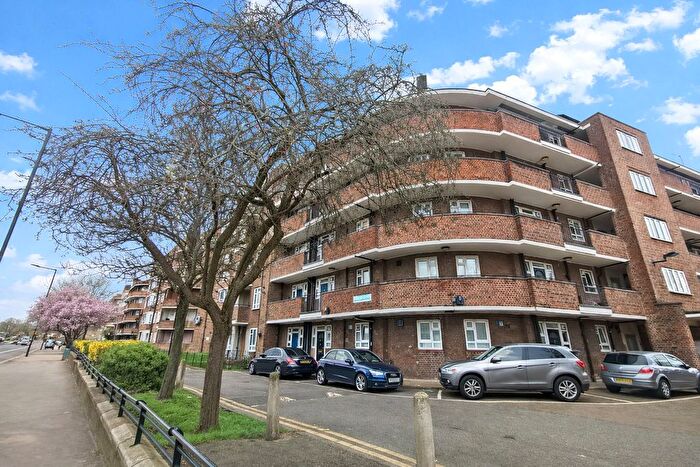 Studio To Rent In Wensleydale House, Woodberry Down Estate, London, N4