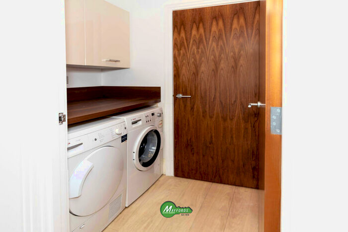 3 Bedroom Flat For Sale In Havanna Drive, London, NW11