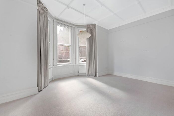 2 Bedroom Flat For Sale In Hans Place, London, SW1X