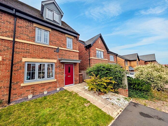 3 Bedroom Semi-Detached House For Sale In Hamlet Close, Middlesbrough, TS5