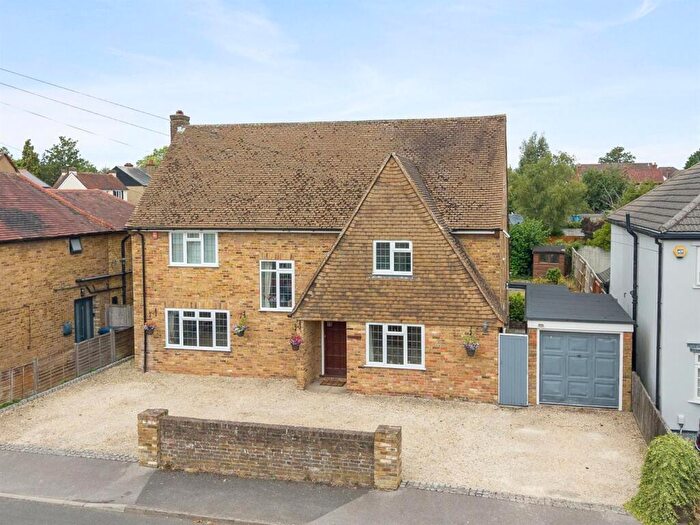 4 Bedroom Detached House For Sale In Orchard Grove, Chalfont St. Peter, SL9