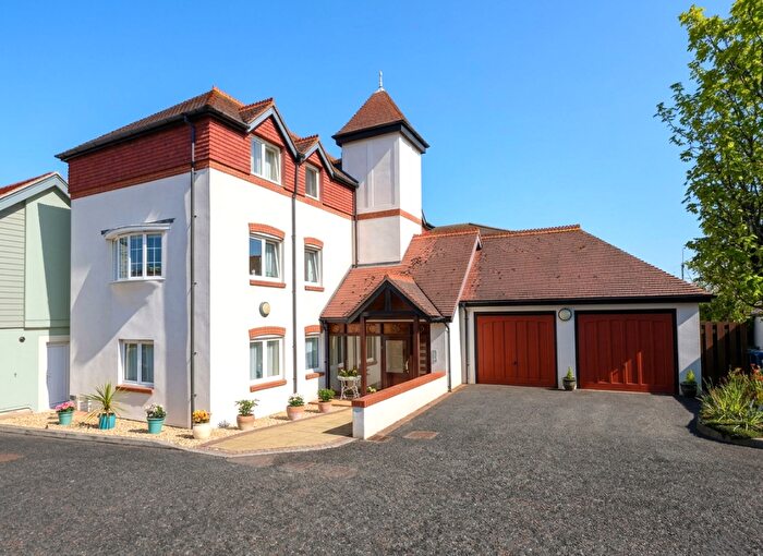 2 Bedroom Flat For Sale In Deganwy Road, Deganwy, Conwy, LL31